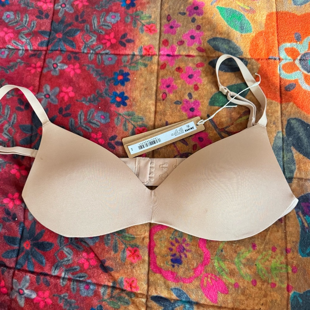 SKIMS wireless form push plunge up bra